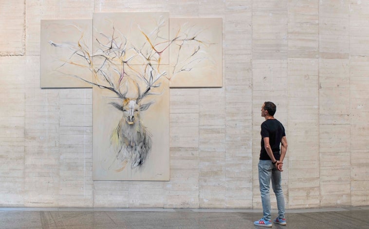 Imagen principal - De arriba abajo, obra de la muestra 'El bramido de la Tierra', de Luis Moro; y 'Park Life' y 'Four Seasons', de Secundino Hernández