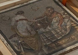 Regresa a Pompeya un mosaico erótico romano expoliado por un oficial nazi