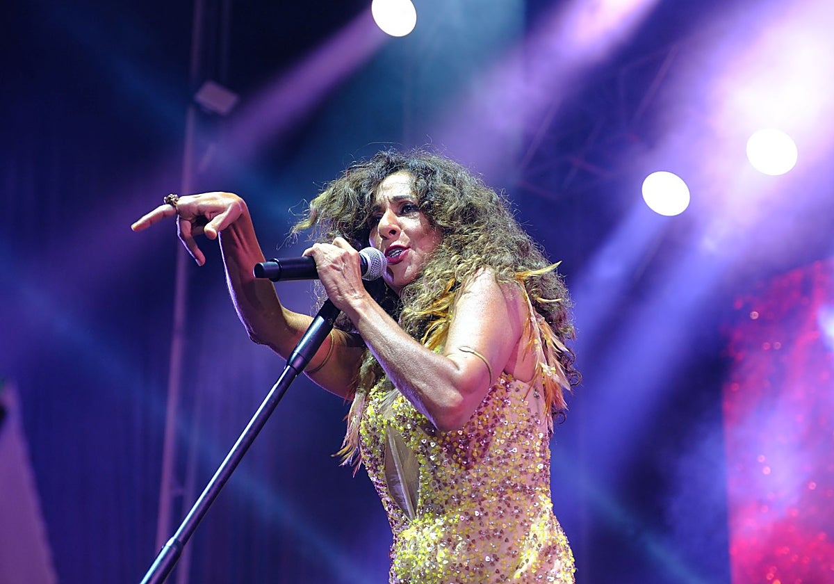 Rosario Flores durante su concierto en el Tío Pepe Festival