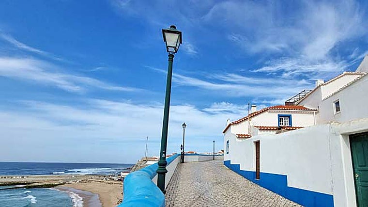 Ericeira (Portugal), localidad conocida por las altísimas olas de esta parte de la costa
