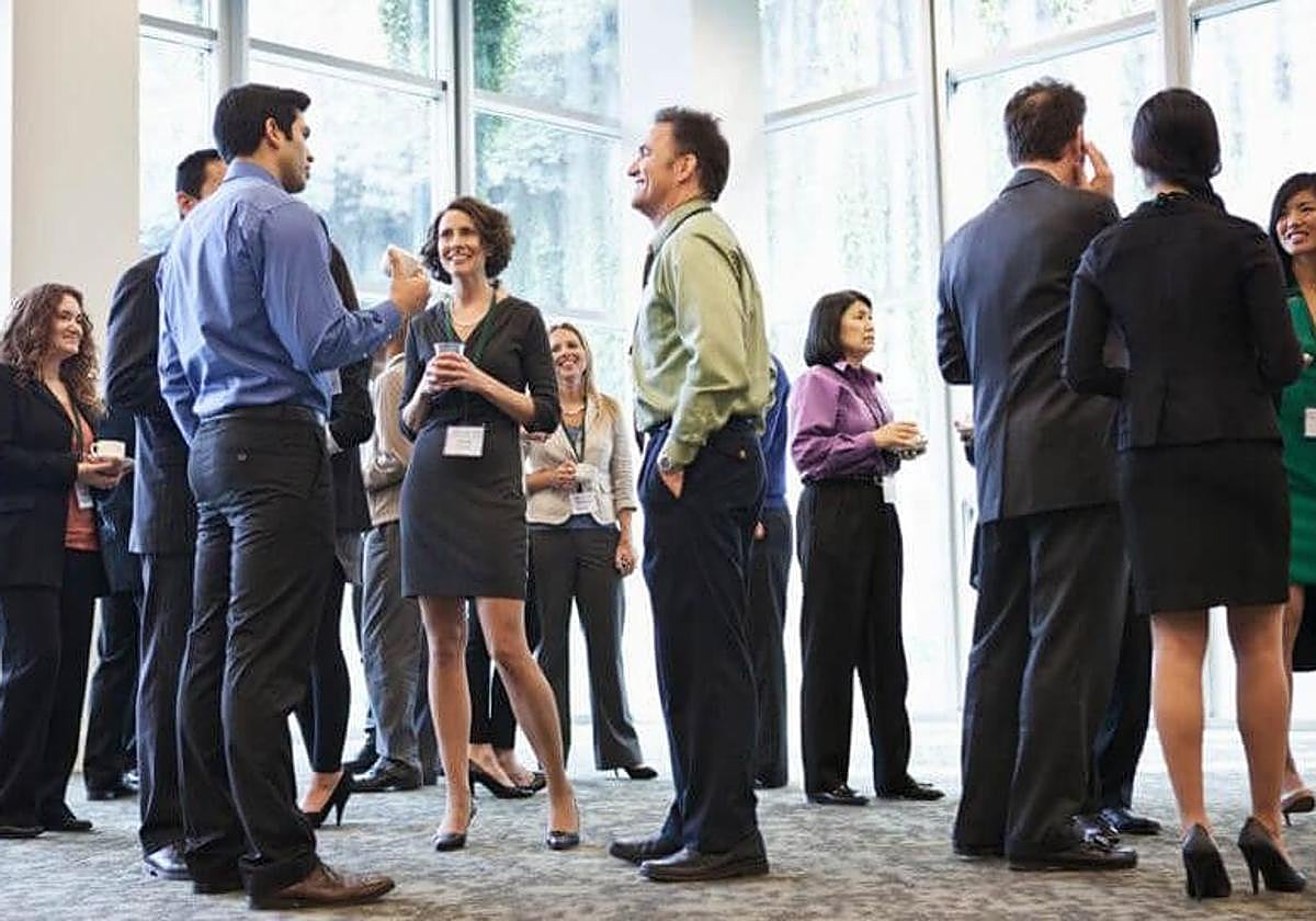 Sonríe, (te) estás vendiendo