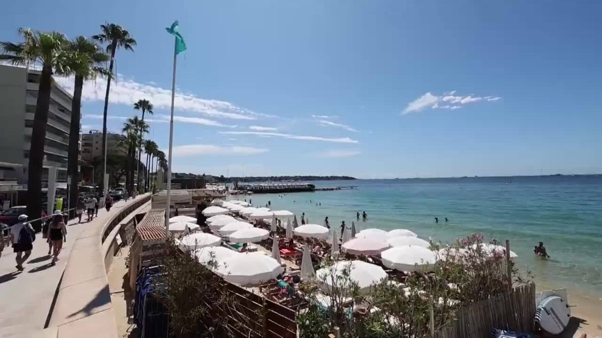 La Costa Azul alcanza temperaturas de más de 32 grados
