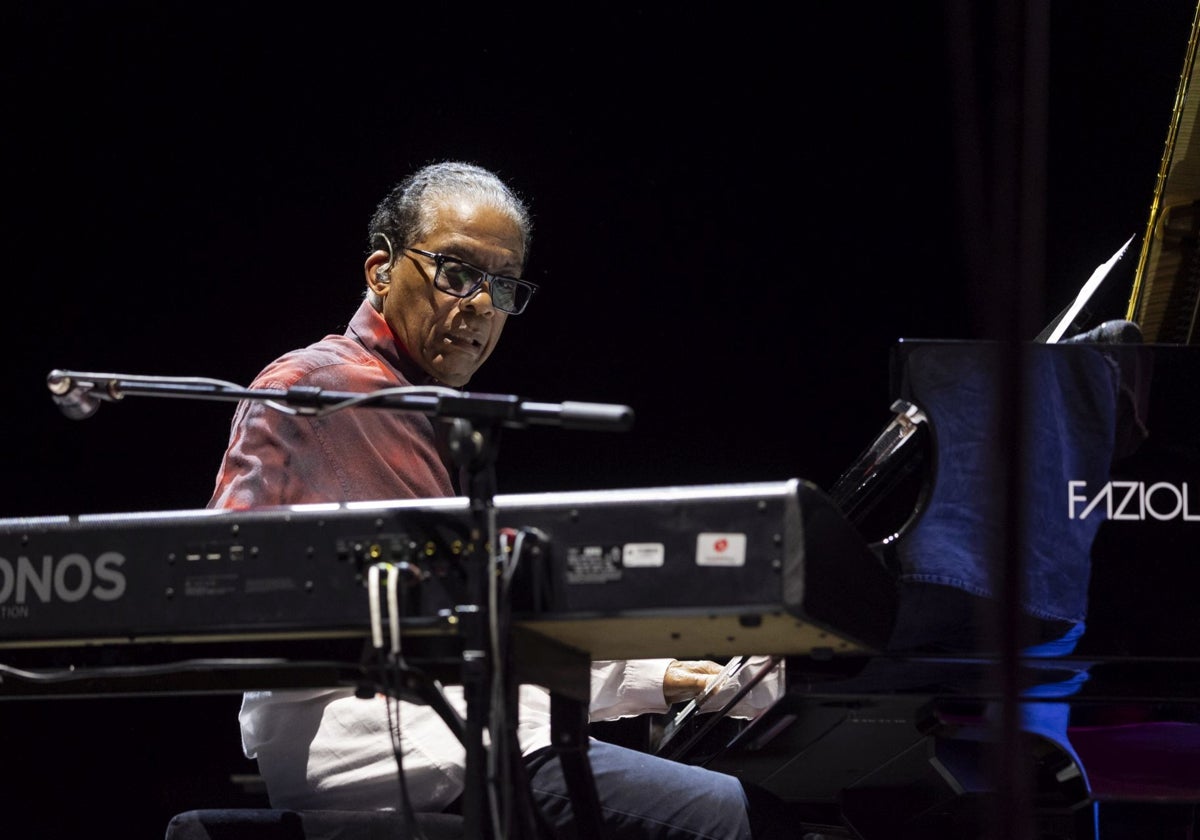 Herbie Hancock, anoche sobre el escenario de los conciertos del Botánico en Madrid