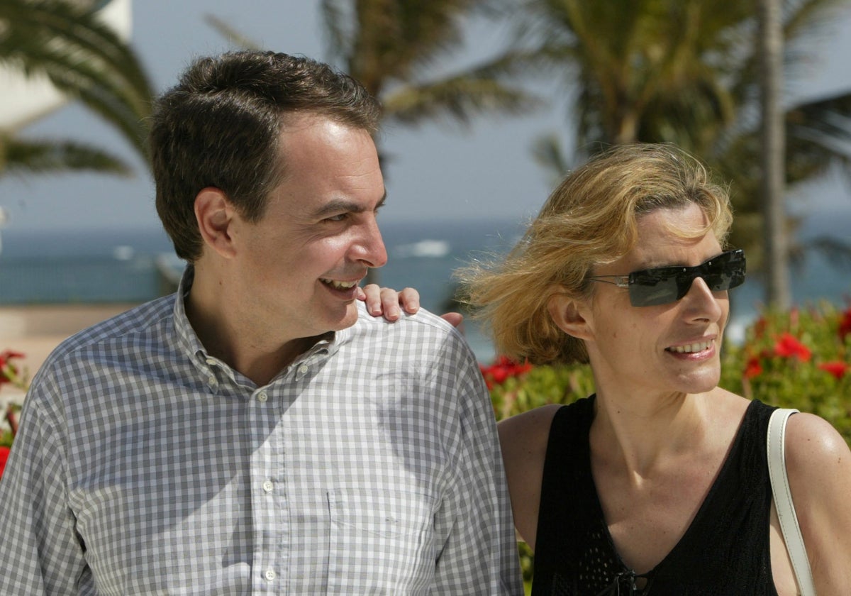 José Luis Rodríguez Zapatero y su mujer, Sonsoles Espinosa, en Lanzarote en 2004