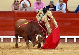 Morante de la Puebla se ciñe al triunfo del valor y la torería en El Puerto