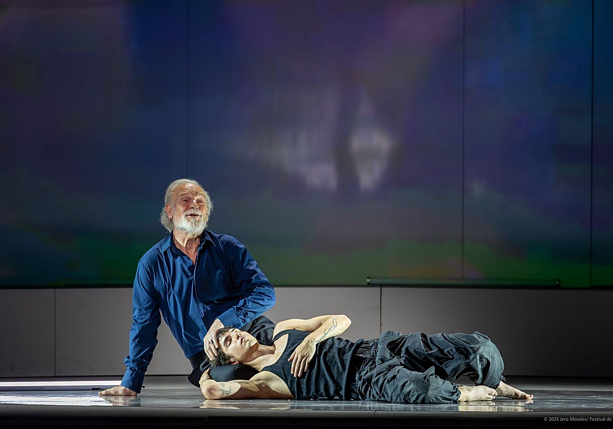 Lluis Homar, junto a Álvar Nahuel, en 'Memorias de Adriano'