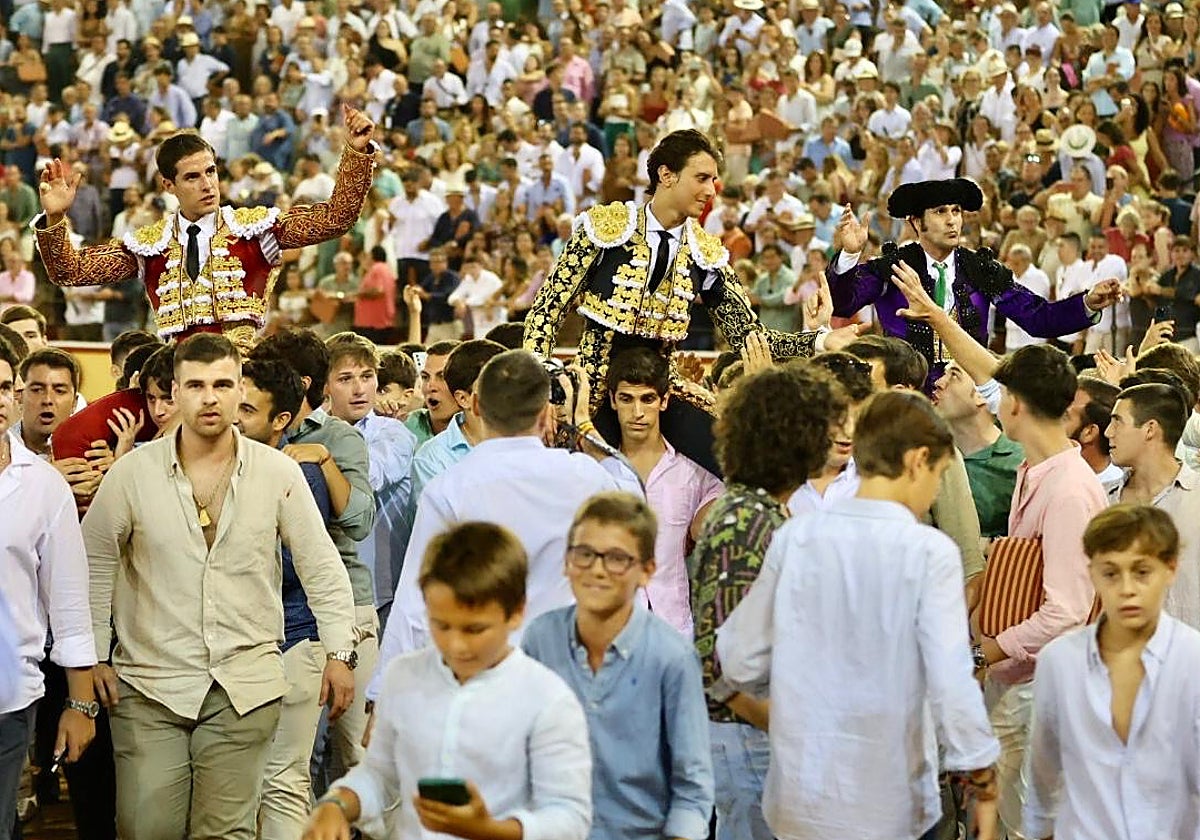 Triple salida a hombros