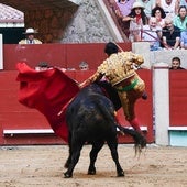 Morante sufre en Pontevedra una cornada de dos trayectorias en la pierna derecha