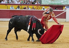Solo Escribano se sacude la losa de Morante y los cuarenta grados en el cartel de banderilleros