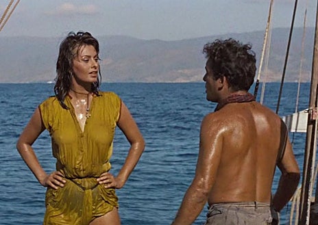 Imagen secundaria 1 - Fotogramas de 'Lara Croft: La cuna de la vida', 'La sirena y el delfín' y 'Antes de medianoche'