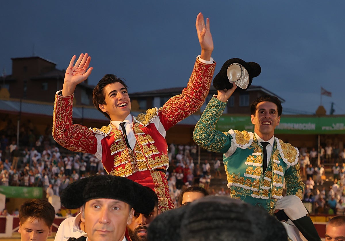 Marco Pérez y Talavante salen a hombros