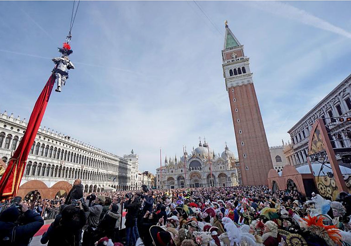 Venecia se ahoga en un mar de turistas «que no gastan»