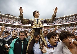 La salvaje inmensidad de Roca Rey convulsiona Bilbao en la tarde más grandiosa de su temporada