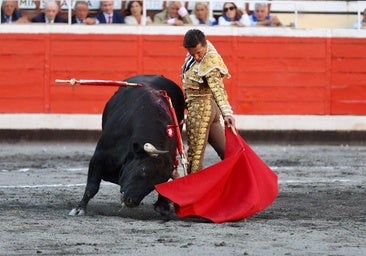 Diego Urdiales eterniza el toreo y resurge por la puerta grande en Bilbao