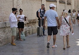 Turistas británicos en España: mucho más que 'balconing' y jubilados en chanclas con calcetines