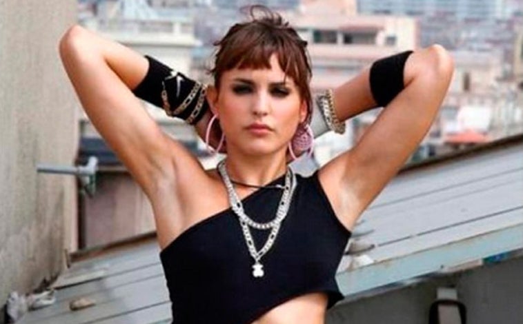 Imagen principal - Verónica Echegui, en 'Yo soy la Juani'; en 'A muerte' y en 'La Strada'