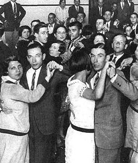 İkincil Görüntü 2 - Yukarıdan aşağıya: İspanya'ya en eksiksiz şovları getiren Harry Fleming'in boğazında gösterin; 'Las Pavas' dergisinin vicute, kahramanları; Danslar için delilik kabarlara ve salonlara ulaştı