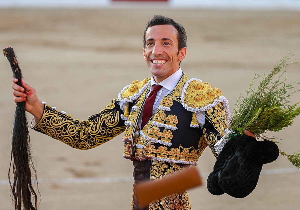 David de Miranda pasea feliz el rabo de Pagano