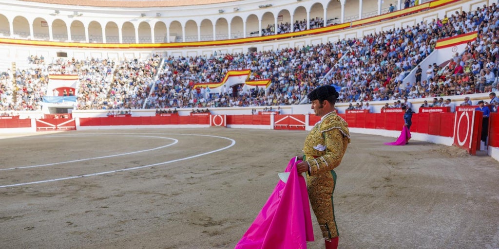 Silencio para Morante de la Puebla en su reaparición en Melilla con un deslucido lote