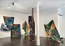 'Lo que aún florece', en la galería Ponce+Robles: la memoria ajardinada de Françoise Vanneraud