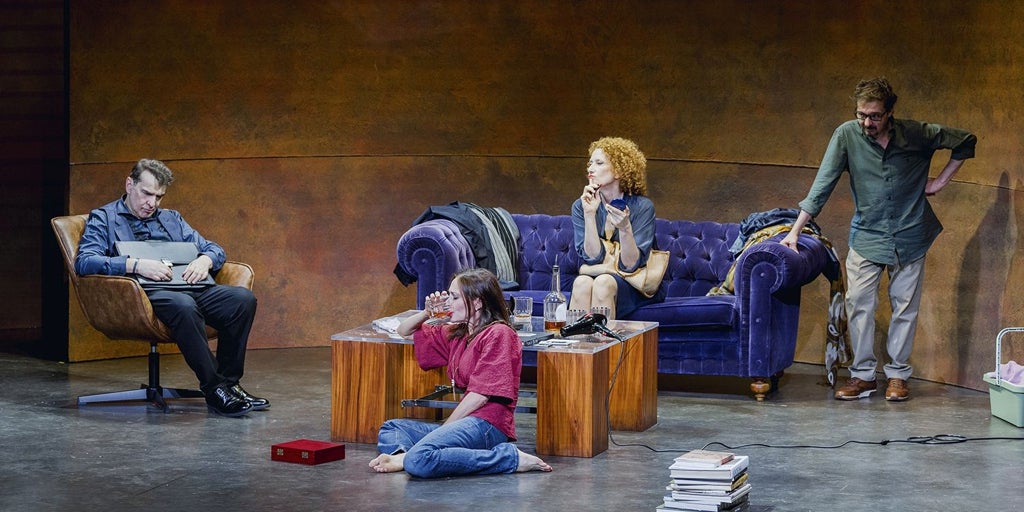 'Vahşi Bir Tanrı', İnsan Durumunun Acımasız Radyografisi