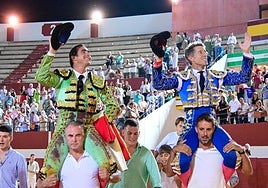 El Fandi y Escribano, a hombros entre la alegría de Utrera