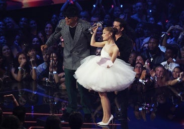 Ariana Grande se corona en los MTV Music Awards