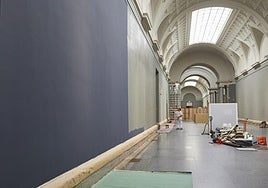La galería central del Prado muda su piel... y es azul