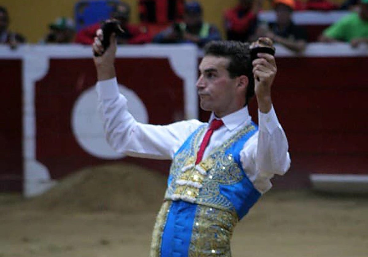 Fernando Adrián en Tovar