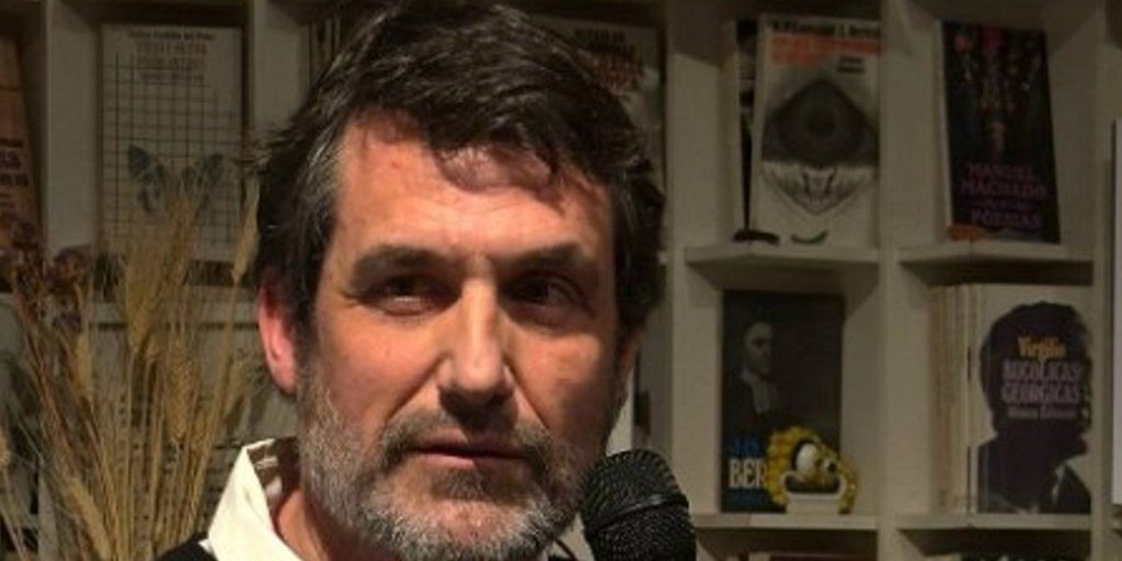 Marc Colell recibe el premio de Novela Café Gijón 2025 por su obra 'Las crines'