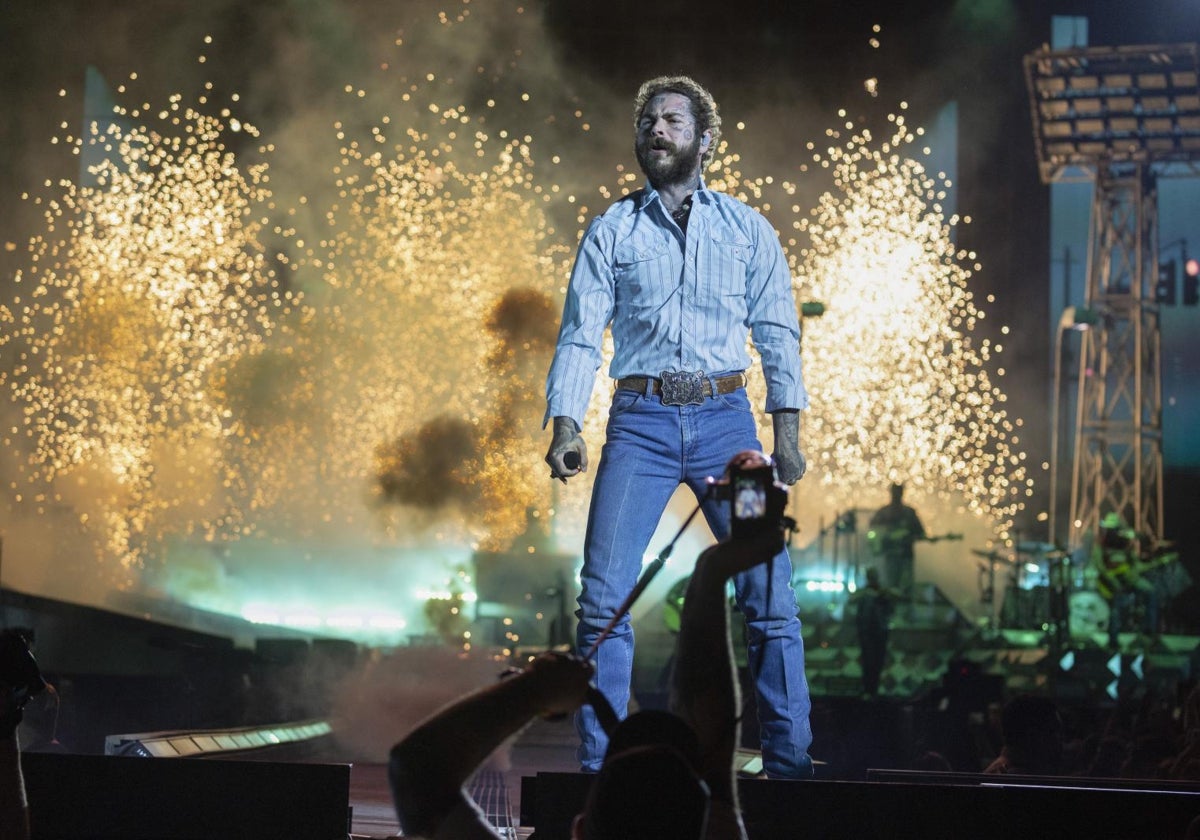 Fuegos artificiales, 'hits' y cerveza, bienvenidos al paraíso según Post Malone