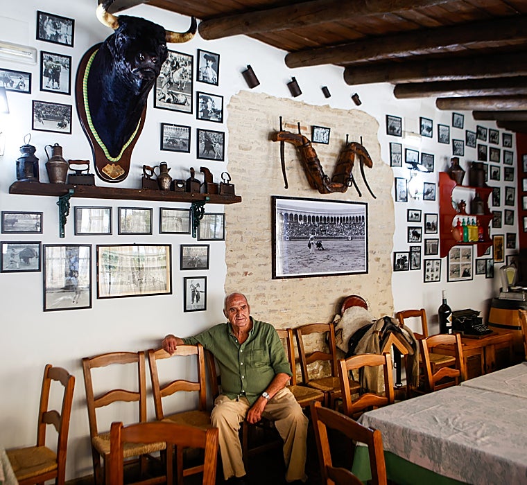 Javier Buendía en la Bodega El Potro en Villanueva del Ariscal