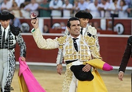 Habría que hacer un monumento a los pases de pecho que esculpe Emilio de Justo