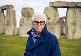 Ken Follett  se adentra en el gran enigma británico de la construcción de Stonehenge