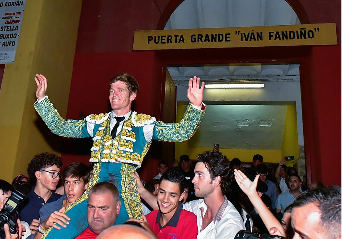 Borja Jiménez por la puerta grande Iván Fandiño, de Guadalajara
