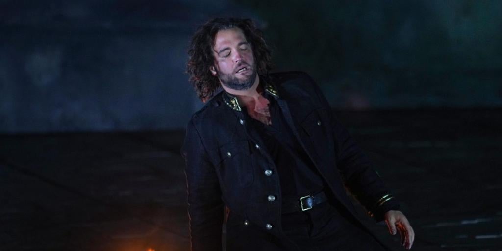 Asmik Grigorian son dakikada bir çatı olmadan bir 'otello' tasarruf ediyor