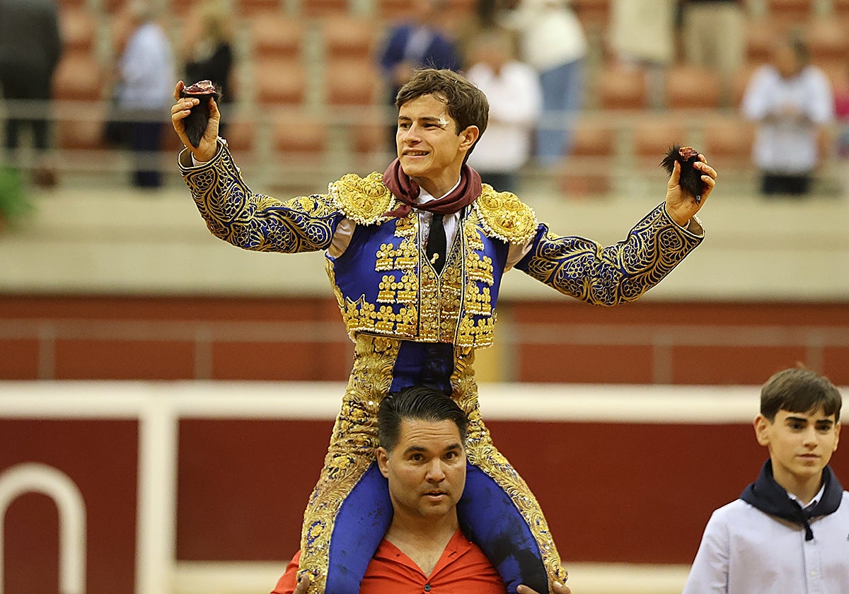 Aarón Palacio sale por la puerta grande en Logroño