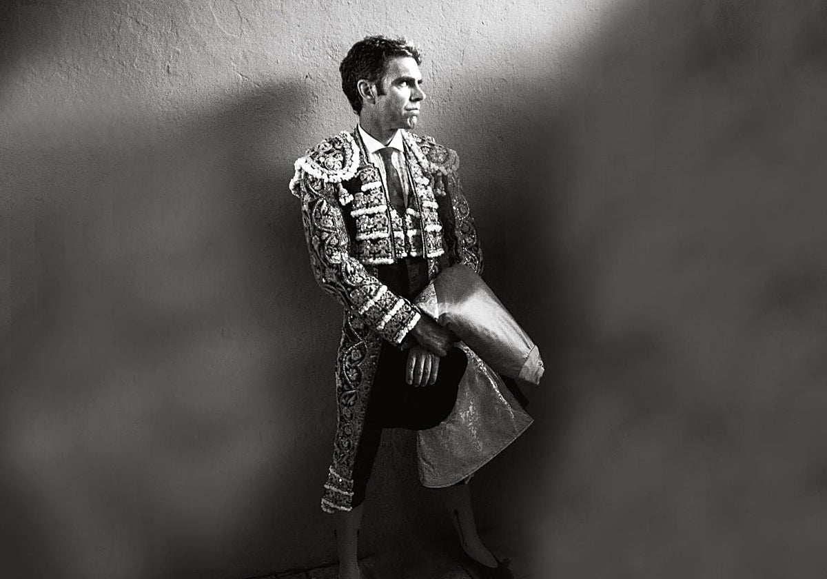 Retrato de José Tomás en el libro editado por La Fábrica