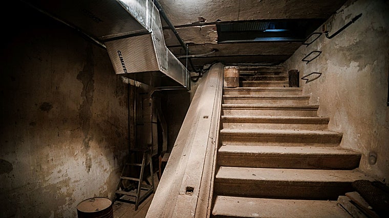 Tramo oculto de la escalera original de la Real Botica