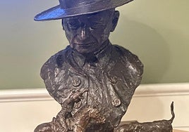 Kreg Harrison expone sus esculturas taurinas en Sevilla durante la Feria de San Miguel