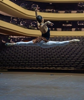 Imagen secundaria 2 - Algunos instantes durante el espectáculo y los ensayos de la Gala somos Arte de Valencia