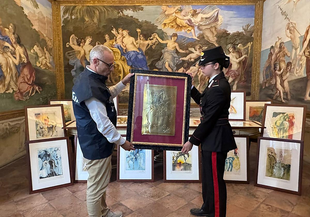 İtalyan polisi Parma'da 21 tahrif edilmiş Dalí eserini ele geçiriyor