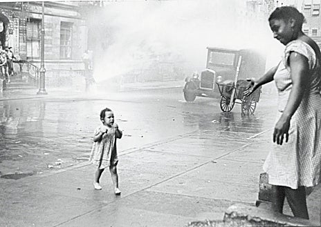 Imagen secundaria 1 - En las imágenes, de arriba abajo, 'New York' (1975); 'New York' (c. 1939); y 'New York' (c. 1942)