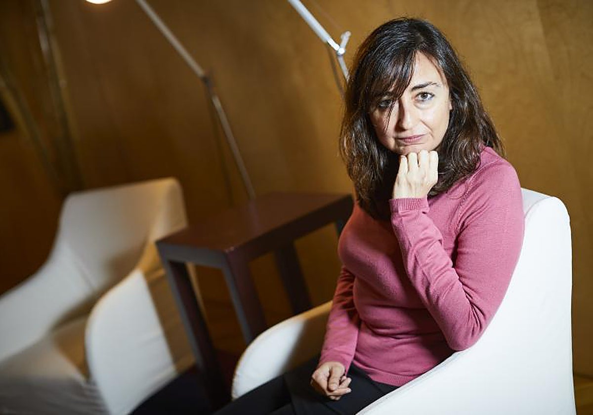 Elvira Navarro (Huelva,  1978