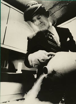 Imagen - Robert Klark Graham vierte nitrógeno líquido en los depósitos de esperma en febrero de 1980