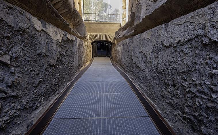 Imagen principal - Detalles del 'Pasadizo de Cómodo', en el Coliseo de Roma, por donde Cómodo escapó de un atentado