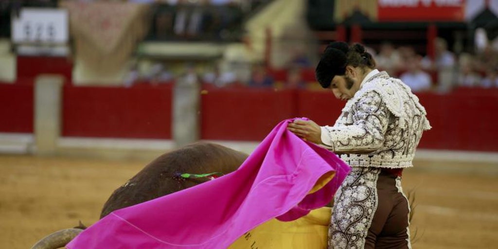 Morante de la Puebla se cae de Zaragoza: el Pilar se descalabra