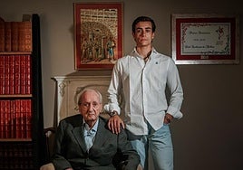 El legado de Julio Aparicio, decano de los matadores, es su nieto: «¡Y cómo torea! No se parece a nadie, es único»