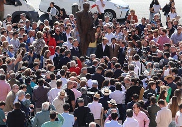 Morante inaugura el monumento a Antoñete: «Espero que mis compañeros puedan disfrutar en el festival por el enredo en el que les he metido»