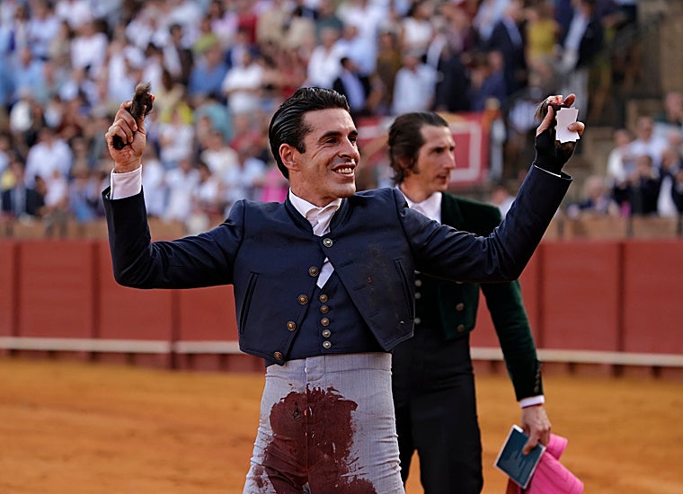 Alejandro Talavamte cortó dos orejas